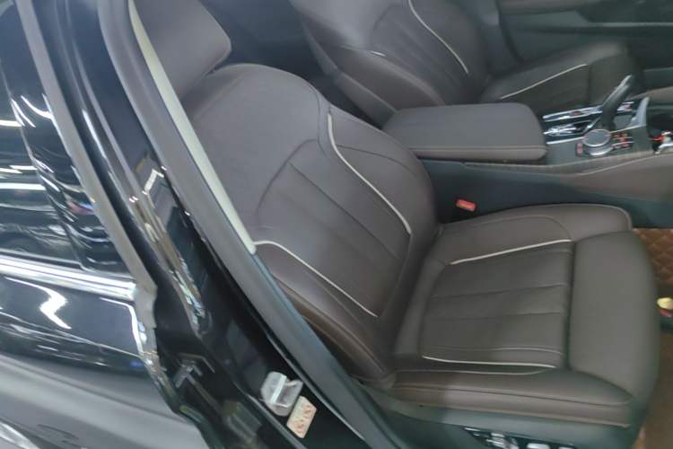 Used BMW 5 Series 2021 Updated 530Li Luxury Package Premium Edition Right Front Seat