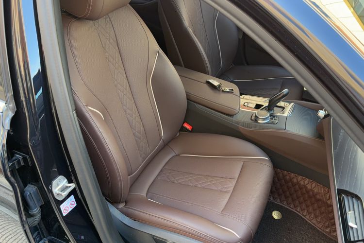 Used BMW 5 Series 2021 530Li Leading Model M Sport Package Right Front Seat