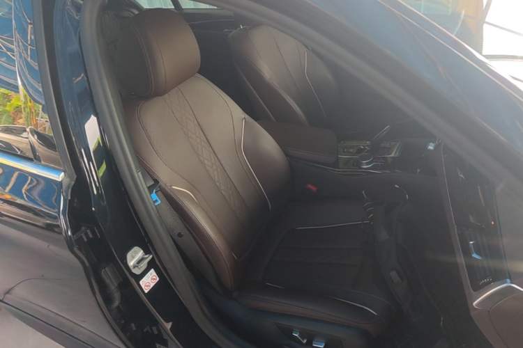 Used BMW 5 Series 2021 Facelifted 525Li M Sport Package Right Front Seat