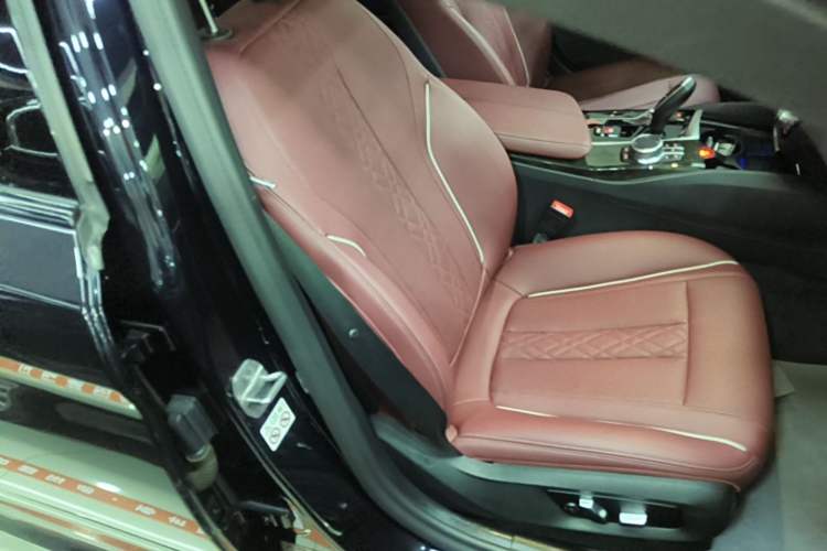 Used BMW 5 Series 2021 525Li M Sport Package Right Front Seat