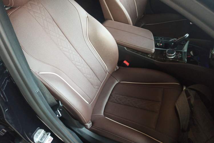 Used BMW 5 Series 2021 525Li M Sport Package Right Front Seat