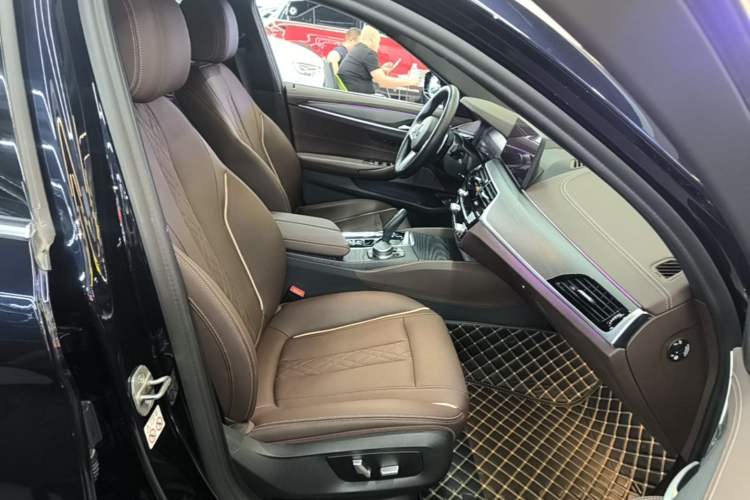 Used BMW 5 Series 2021 530Li Leading Model M Sport Package Right Front Seat
