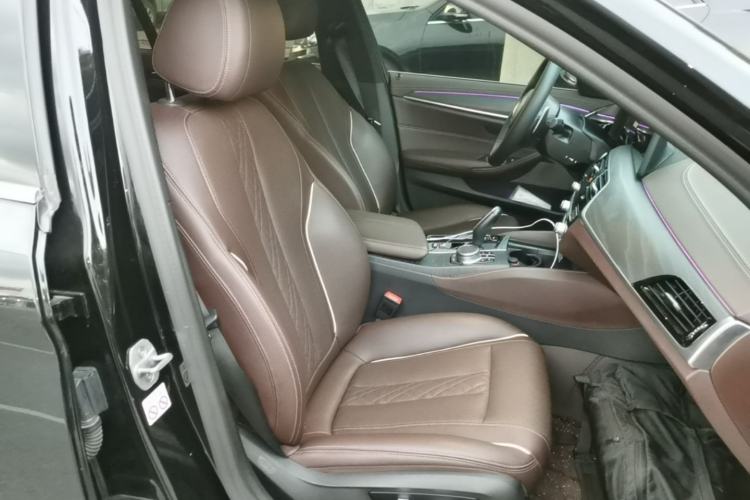 Used BMW 5 Series 2021 Facelifted 530Li Leading Edition M Sport Package Right Front Seat