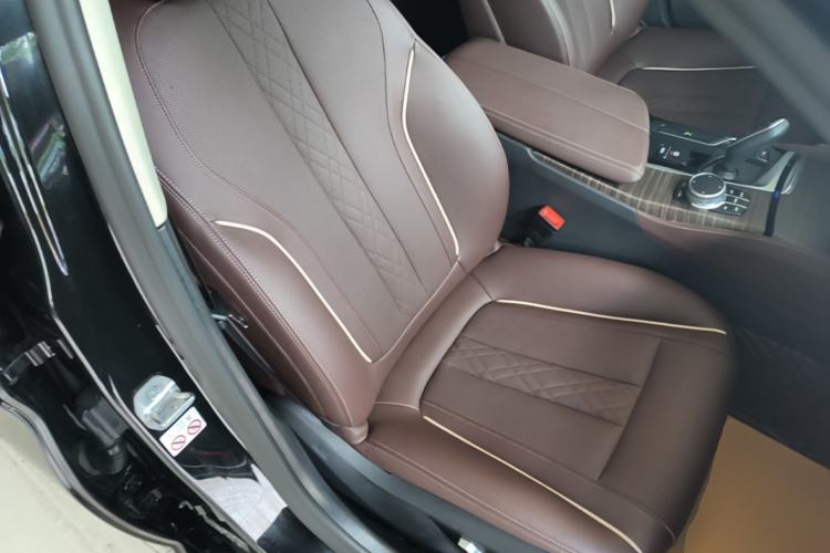 Used BMW 5 Series 2021 530Li Leading Luxury Package Right Front Seat