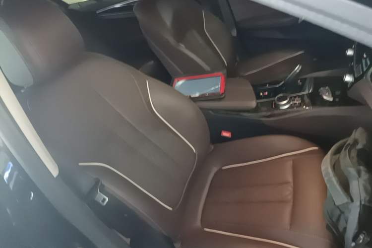Used BMW 5 Series 2021 525Li Luxury Package Right Front Seat