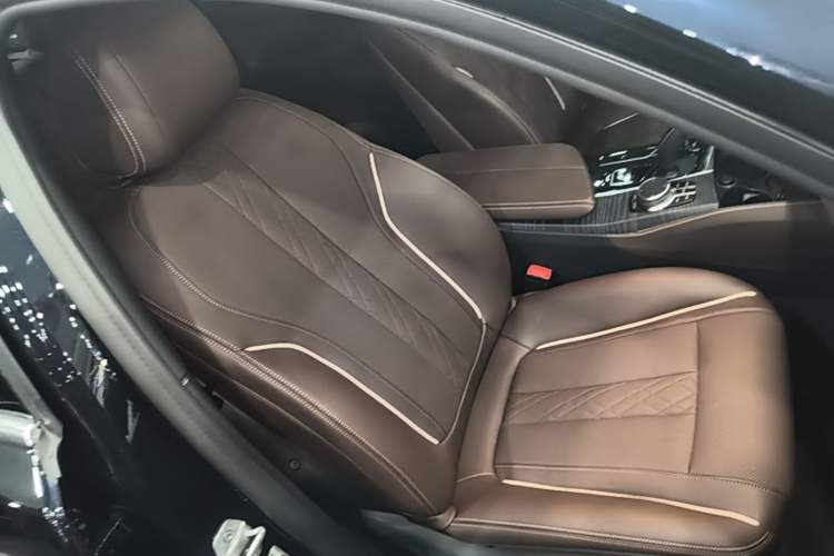 Used BMW 5 Series 2021 530Li Leading Model M Sport Package Right Front Seat