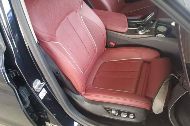 Used BMW 5 Series 2021 530Li Luxury Edition Premium Package Right Front Seat