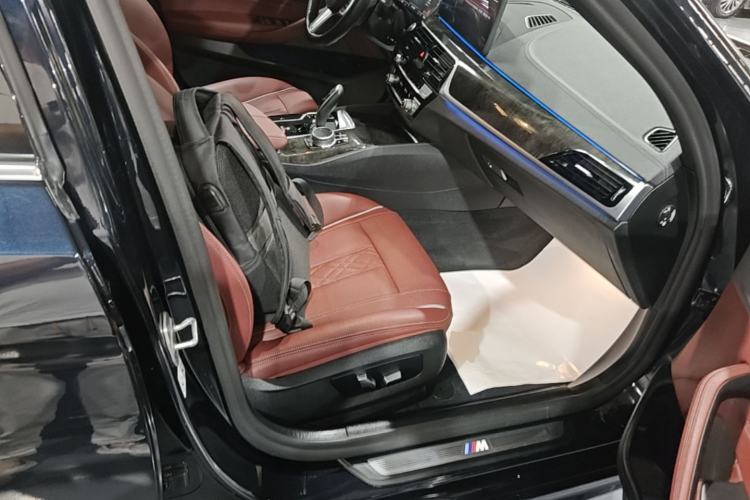 Used BMW 5 Series 2021 525Li M Sport Package Right Front Seat