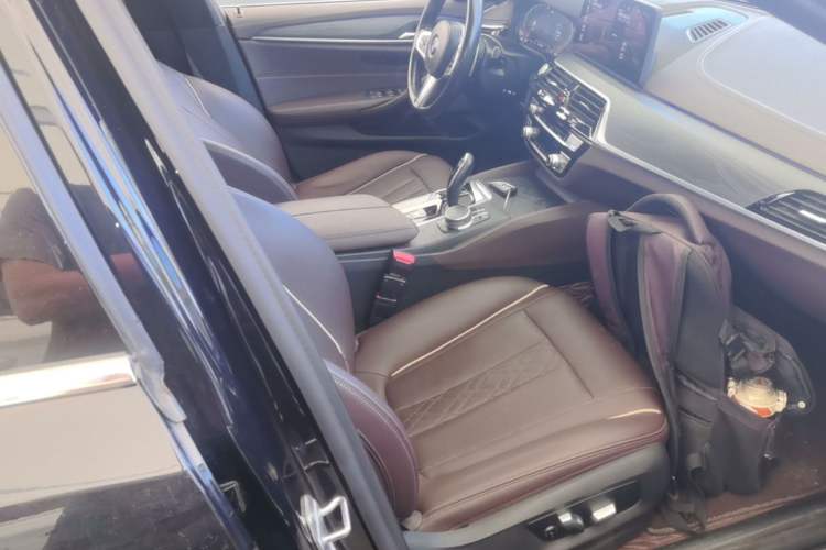 Used BMW 5 Series 2021 530Li Leading Model M Sport Package Right Front Seat