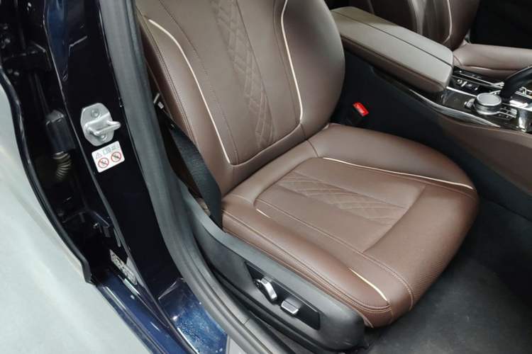 Used BMW 5 Series 2021 525Li Luxury Package Right Front Seat
