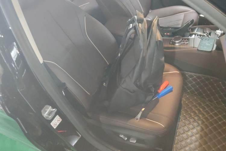 Used BMW 5 Series 2021 530Li Leading Luxury Package Right Front Seat