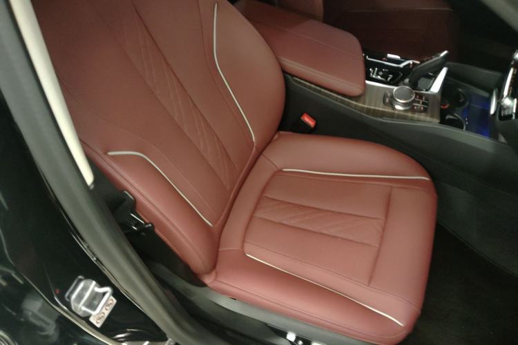 Used BMW 5 Series 2021 530Li Leading Luxury Package Right Front Seat