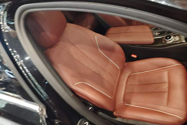 Used BMW 5 Series 2021 Facelifted 525Li M Sport Package Right Front Seat
