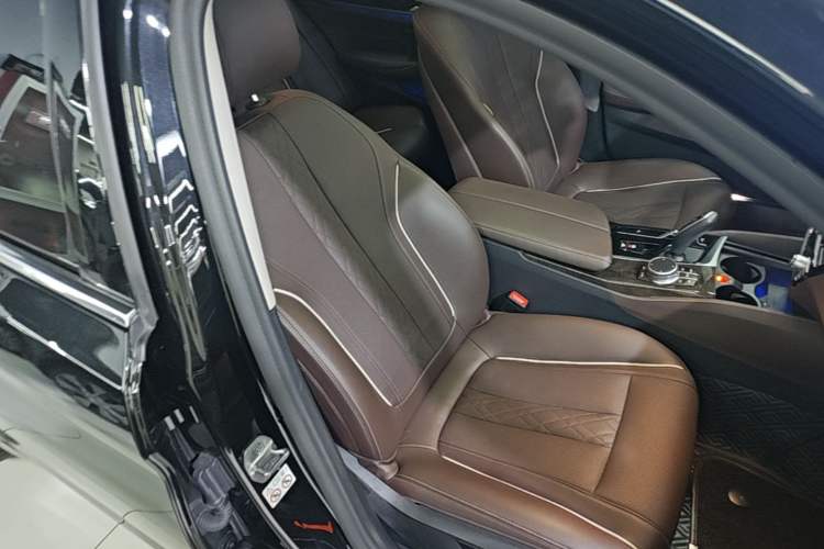 Used BMW 5 Series 2021 525Li Luxury Package Right Front Seat