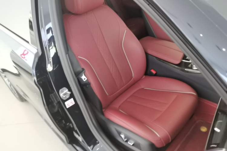 Used BMW 5 Series 2021 Facelifted 525Li M Sport Package Right Front Seat