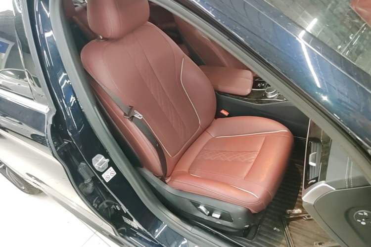Used BMW 5 Series 2021 Facelifted 525Li M Sport Package Right Front Seat
