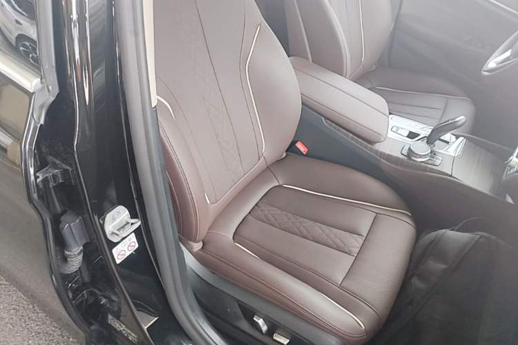 Used BMW 5 Series 2021 530Li Leading Luxury Package Right Front Seat