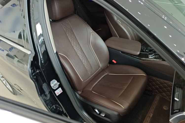 Used BMW 5 Series 2021 525Li Luxury Package Right Front Seat