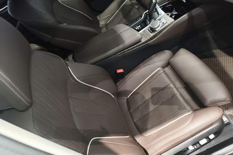 Used BMW 5 Series 2021 530Li Luxury Edition Premium Package Right Front Seat