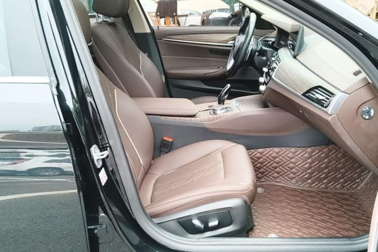 Used BMW 5 Series 2021 530Li Leading Luxury Package Right Front Seat
