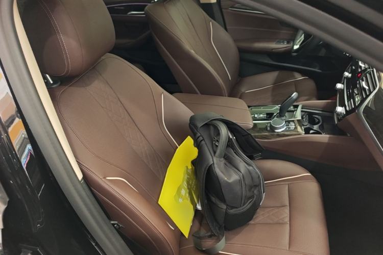 Used BMW 5 Series 2021 525Li Luxury Package Right Front Seat