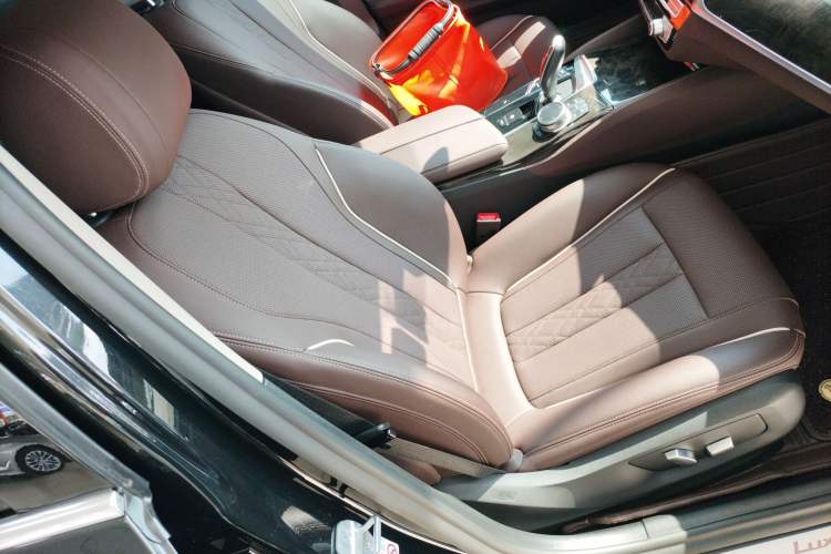 Used BMW 5 Series 2021 525Li Luxury Package Right Front Seat