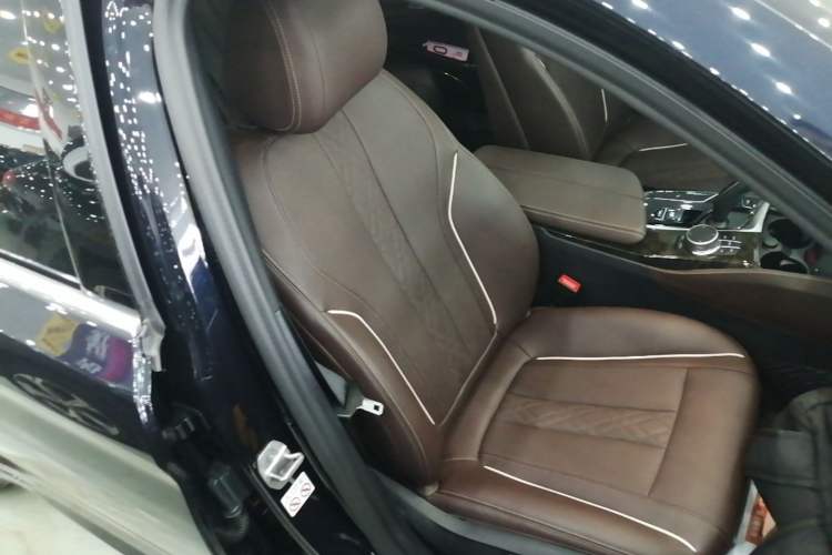 Used BMW 5 Series 2021 Facelifted 525Li M Sport Package Right Front Seat