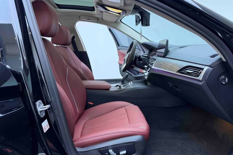 Used BMW 5 Series 2021 530Li Leading Luxury Package Right Front Seat