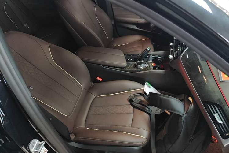 Used BMW 5 Series 2021 530Li Leading Model M Sport Package Right Front Seat