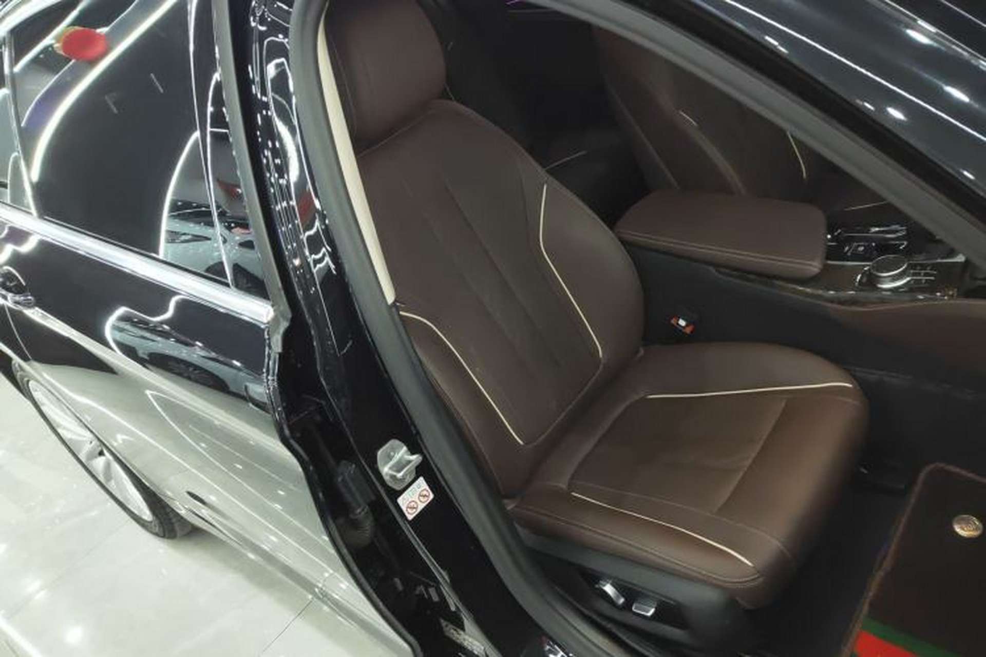 Used BMW 5 Series 2021 525Li Luxury Package Right Front Seat
