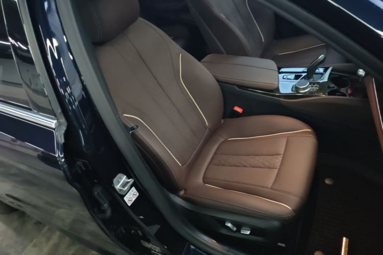 Used BMW 5 Series 2021 525Li M Sport Package Right Front Seat