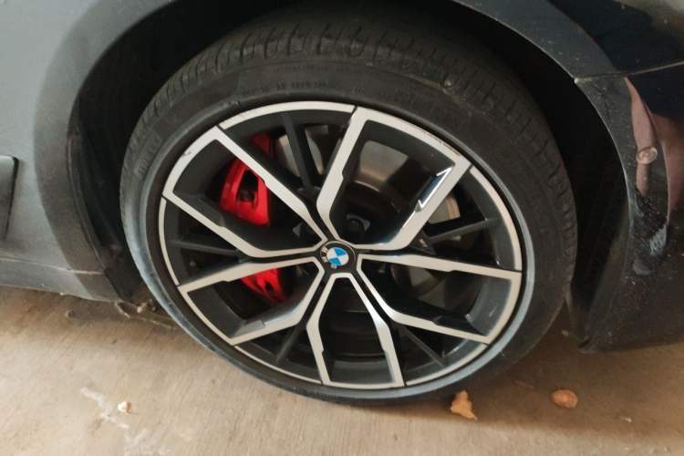Used BMW 5 Series 2021 530Li Luxury Edition M Sport Package Right Front Wheel Hub