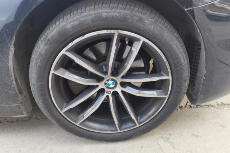 Used BMW 5 Series 2021 525Li M Sport Package Right Front Wheel Hub
