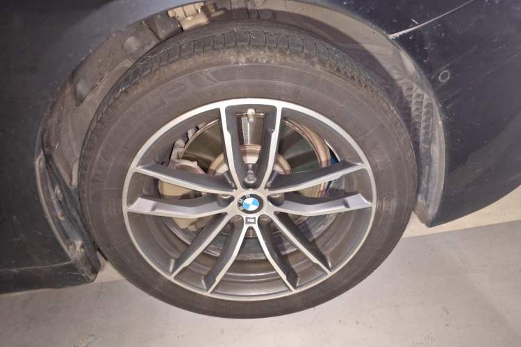 Used BMW 5 Series 2021 525Li M Sport Package Right Front Wheel Hub