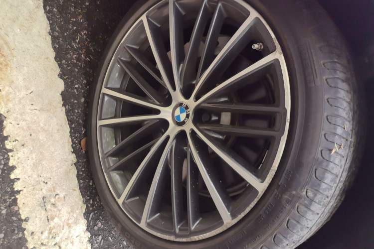Used BMW 5 Series 2021 530Li Leading Model M Sport Package Right Front Wheel Hub