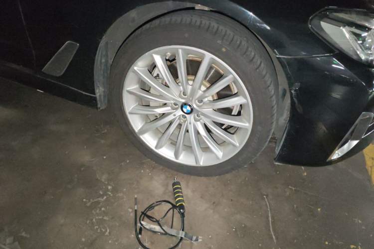 Used BMW 5 Series 2021 530Li Luxury Edition Premium Package Right Front Wheel Hub