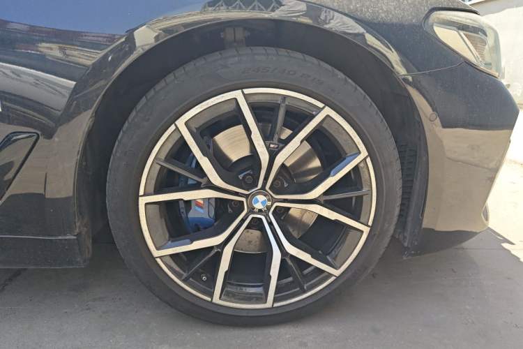 Used BMW 5 Series 2021 530i M Sport Package Right Front Wheel Hub