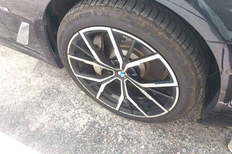 Used BMW 5 Series 2021 530Li Leading Model M Sport Package Right Front Wheel Hub