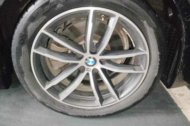 Used BMW 5 Series 2021 525i M Sport Package Right Front Wheel Hub