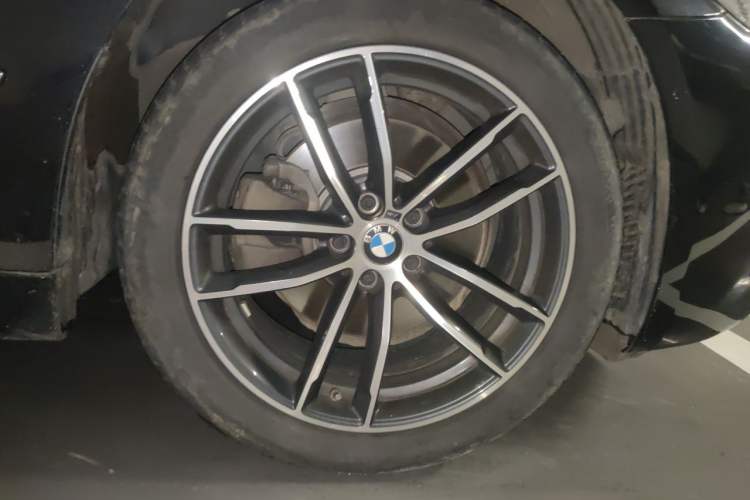 Used BMW 5 Series 2021 Facelifted 525Li M Sport Package Right Front Wheel Hub