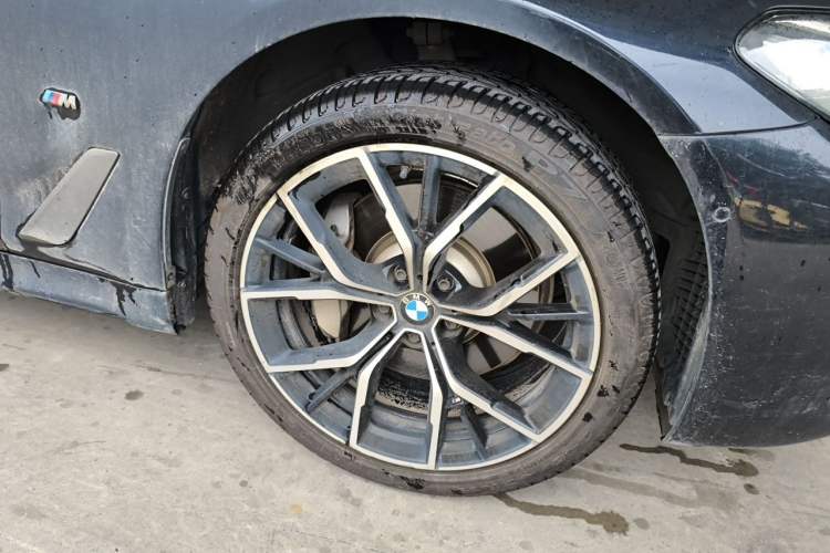 Used BMW 5 Series 2021 Restyled 530Li Luxury Edition M Sport Package Right Front Wheel Hub