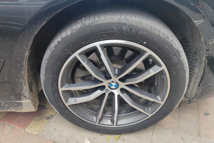 Used BMW 5 Series 2021 525Li M Sport Package Right Front Wheel Hub