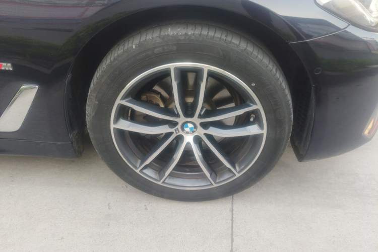 Used BMW 5 Series 2021 525Li M Sport Package Right Front Wheel Hub