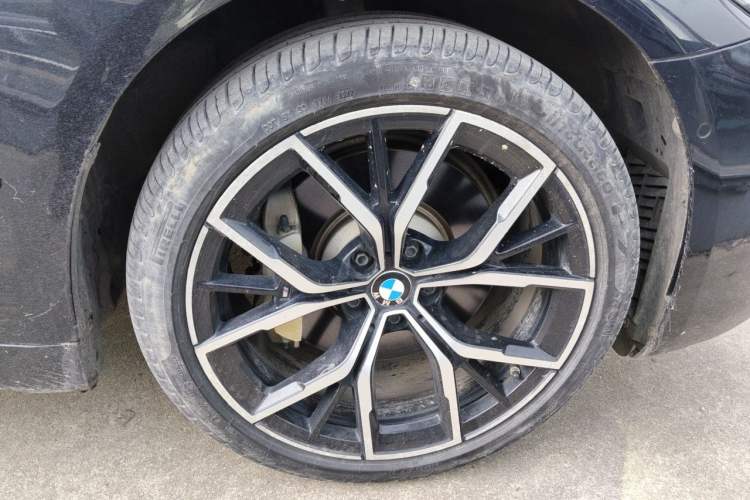 Used BMW 5 Series 2021 530Li Luxury Edition M Sport Package Right Front Wheel Hub