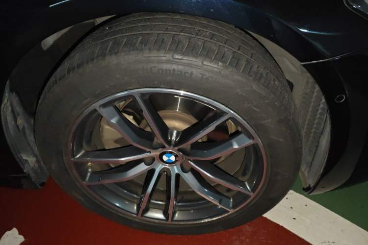 Used BMW 5 Series 2021 525Li M Sport Package Right Front Wheel Hub