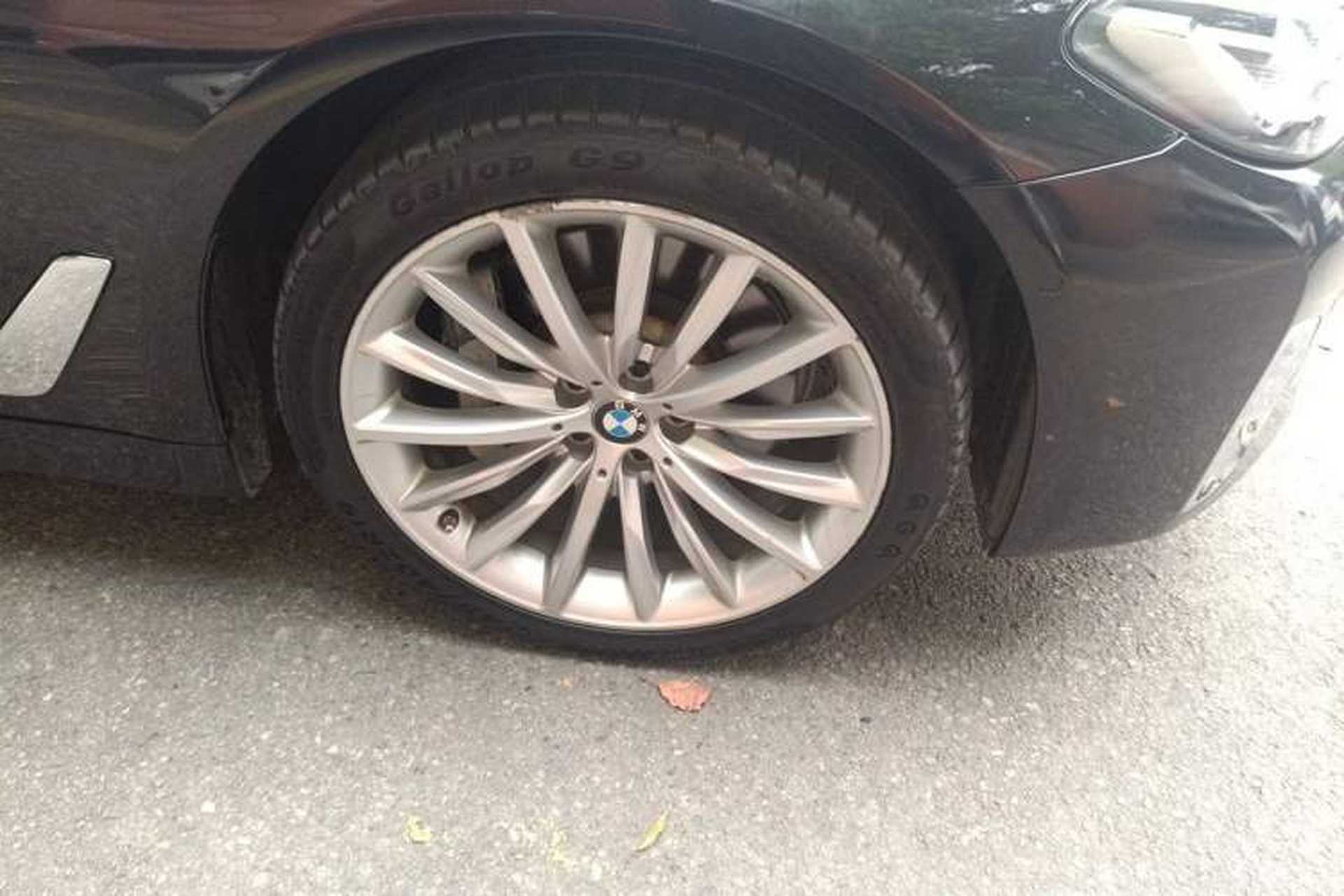 Used BMW 5 Series 2021 530Li Luxury Edition Premium Package Right Front Wheel Hub