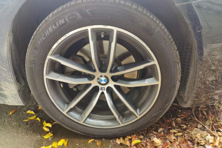 Used BMW 5 Series 2021 525Li M Sport Package Right Front Wheel Hub