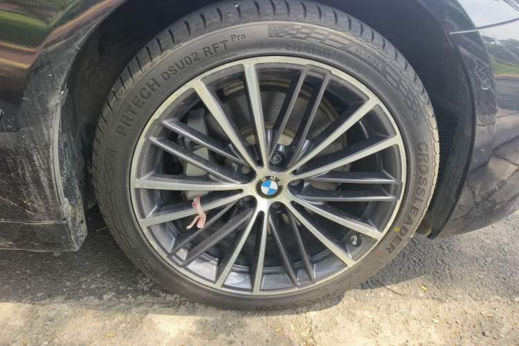 Used BMW 5 Series 2021 530Li Leading Model M Sport Package Right Front Wheel Hub