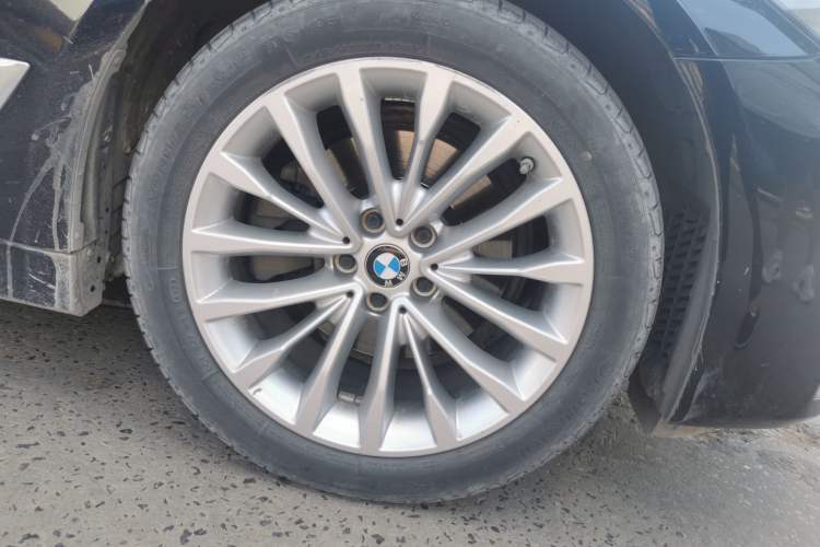 Used BMW 5 Series 2021 525Li Luxury Package Right Front Wheel Hub
