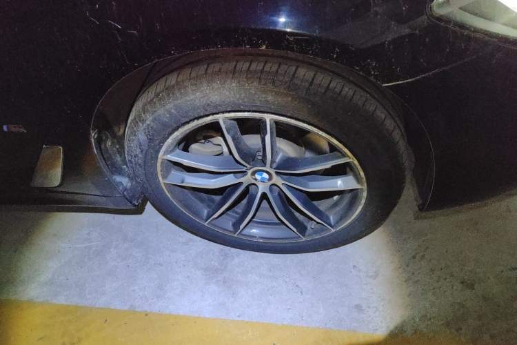 Used BMW 5 Series 2021 525Li M Sport Package Right Front Wheel Hub